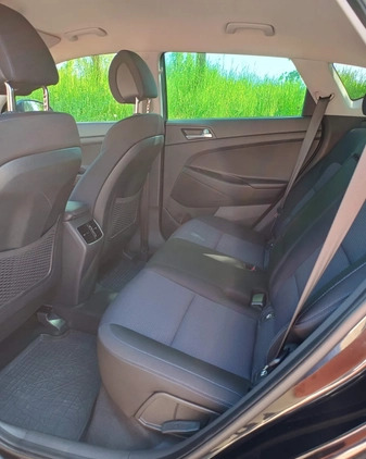 Hyundai Tucson cena 63000 przebieg: 192000, rok produkcji 2015 z Staszów małe 301